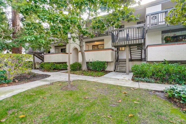 Building Photo - Recently upgraded Condo in a highly desirable location in Sunnyvale.