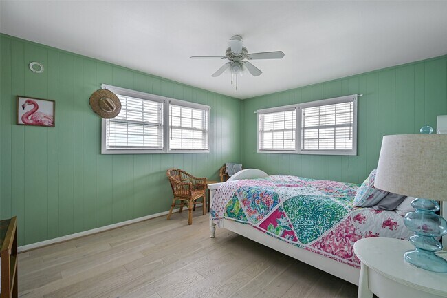 Building Photo - 16904 Beachcomber Dr