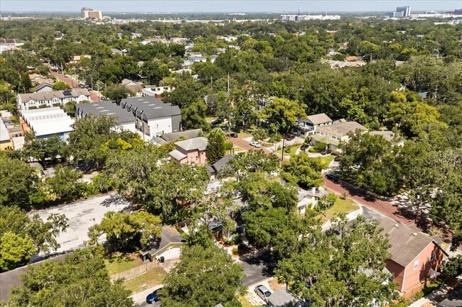 Building Photo - 748 Altaloma Ave