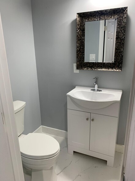 Building Photo - 4807 Poplar Dr