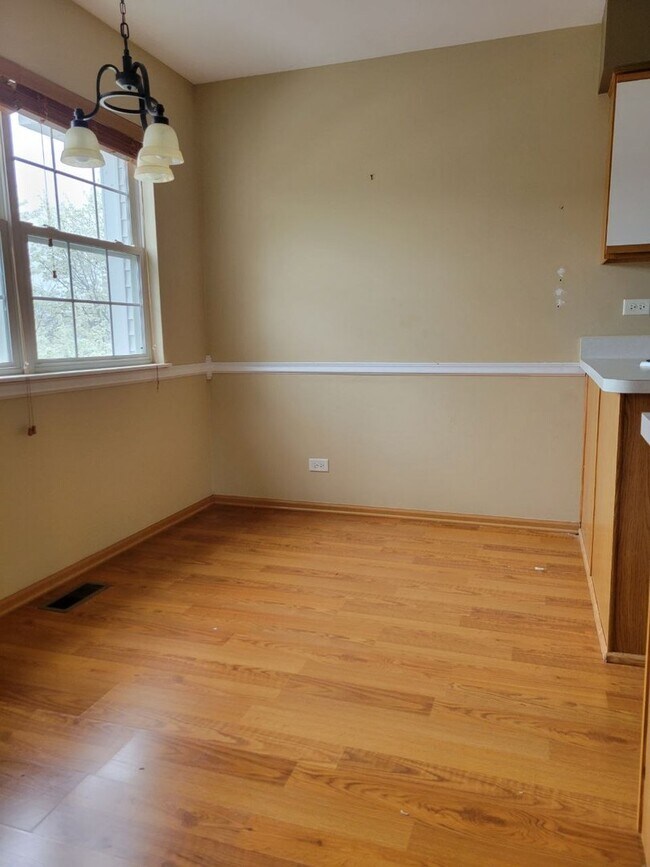 Building Photo - 2492 Dickens Dr