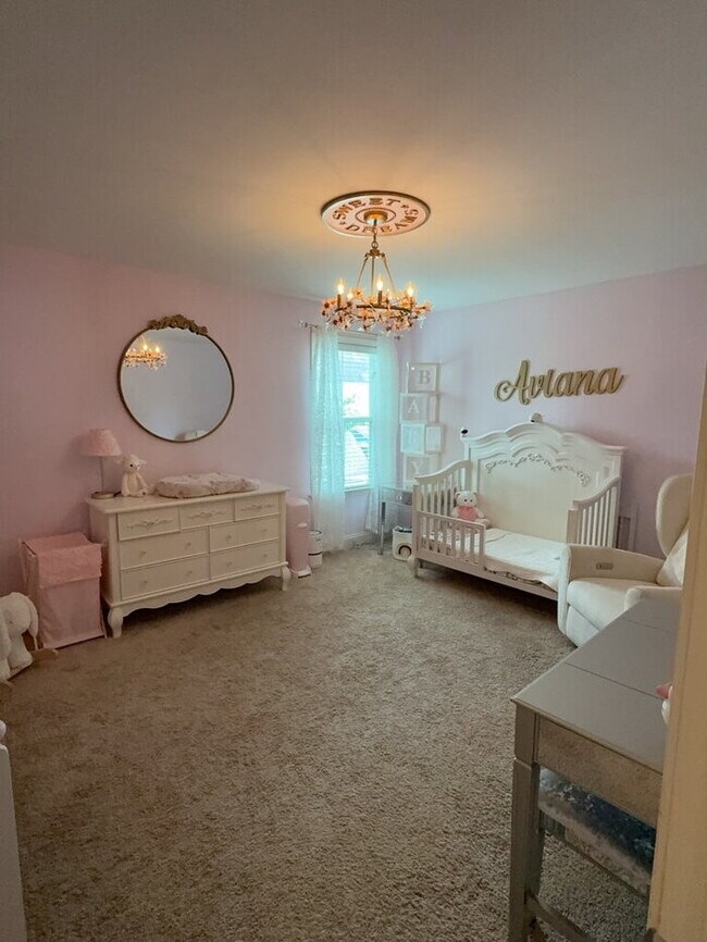 Building Photo - 302 Pond Hill Ct