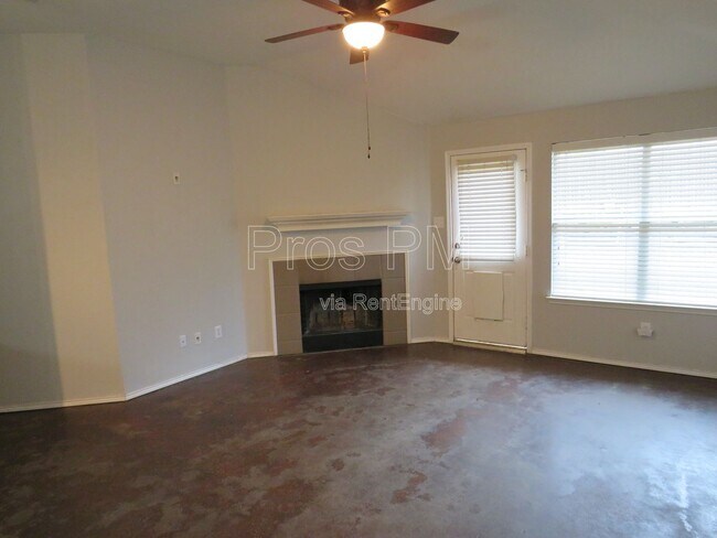 Building Photo - 3717 Beatriz Dr