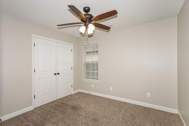 Building Photo - 7911 Hemlock Dr