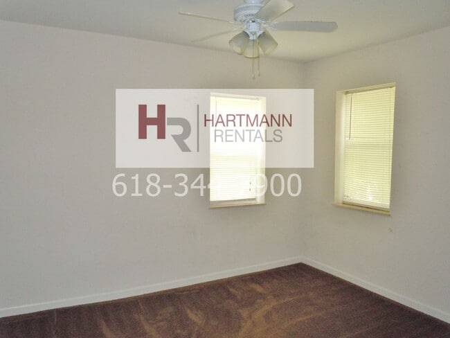 Building Photo - Three Bedroom Home w/ Lots of Closets and Washer/Dryer Hookups!