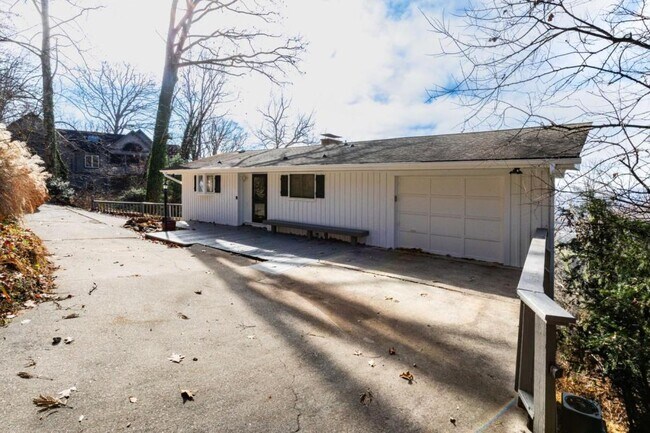 Building Photo - 200 Bent Tree Rd