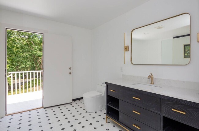 Building Photo - 404 Water Mill Towd Rd