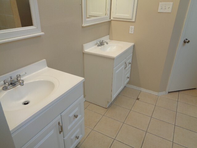 Building Photo - 16318 Leamington Ln