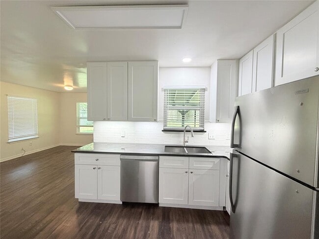 Building Photo - 8701 Parkfield Dr