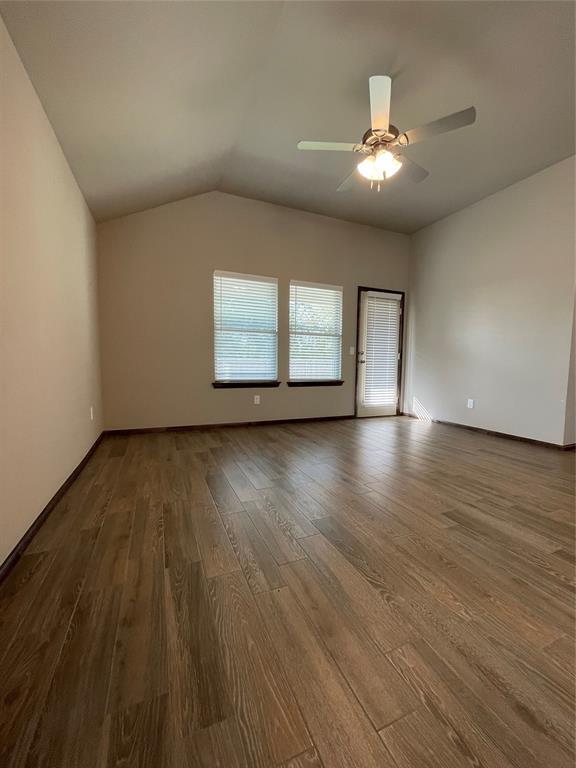 Building Photo - 2033 Sara Vista Dr