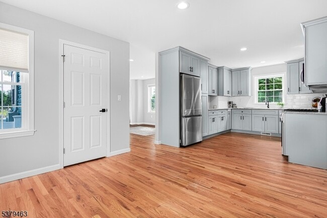Building Photo - 24 Lawnwood Ave