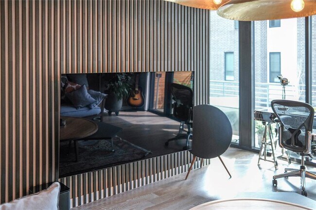 Building Photo - 900 S 1st St