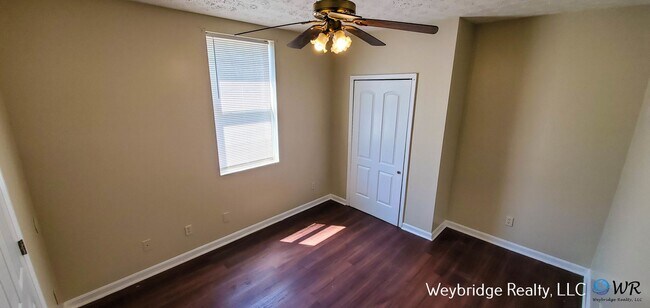 Building Photo - Liberty St W 4000