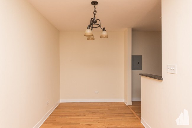 Building Photo - 5075 N Wolcott Ave