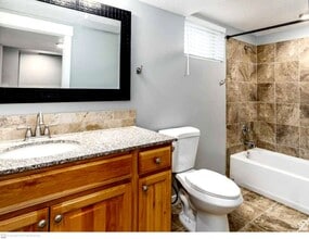 Building Photo - 825 40th St