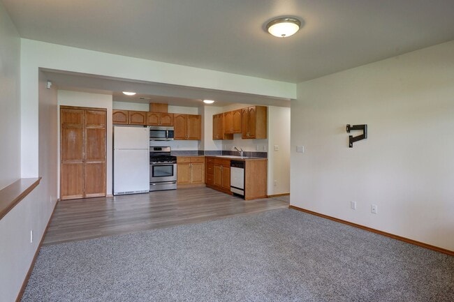 Building Photo - Lake Tapps Shared Home | Private 1 Bed, 1 Bath Unit Available