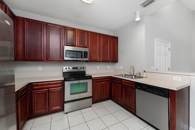 Building Photo - 8226 Green Parrot Rd