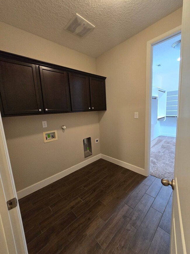 Building Photo - COMING SOON! Beautiful 4 bed, 3.5 bath in ...