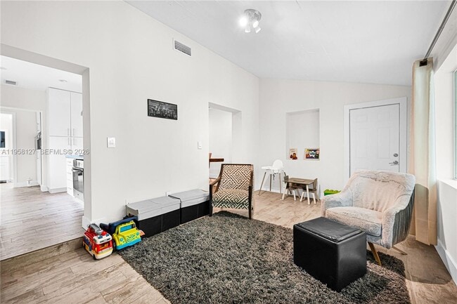 Building Photo - 295 De Leon Dr