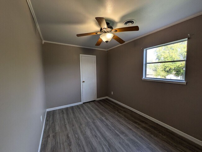 Building Photo - 6350 Arrowhead Dr