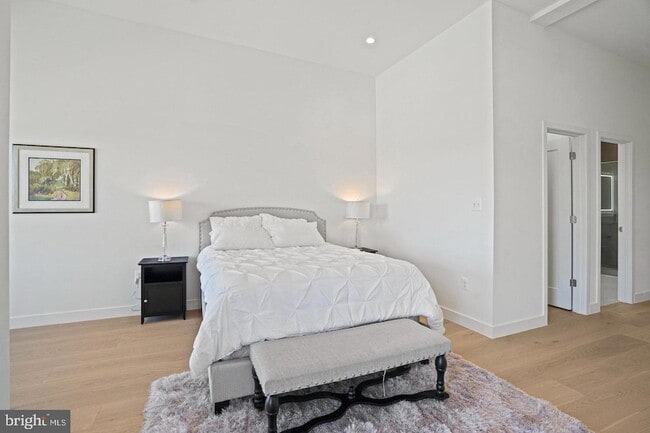 Building Photo - 4421 Kane Pl NE