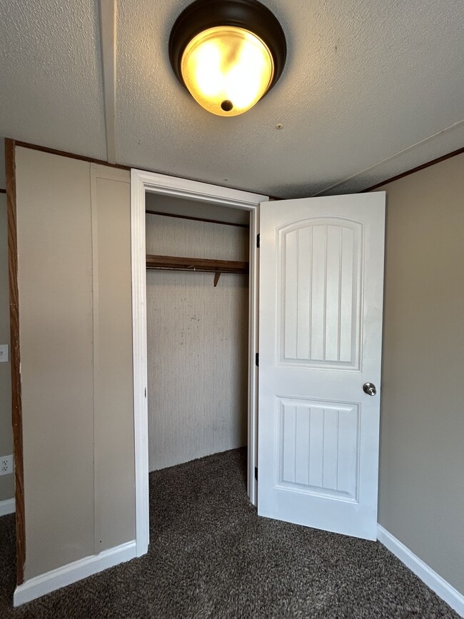 Building Photo - 405 Debby St