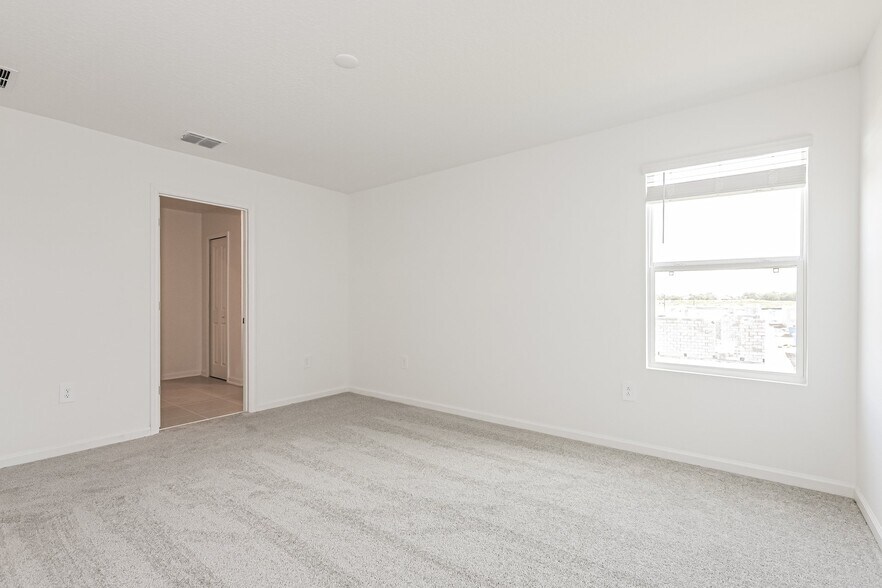 Building Photo - 3483 Howell Dr