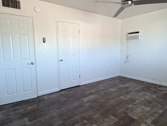 Building Photo - 1812 S Hardy Dr