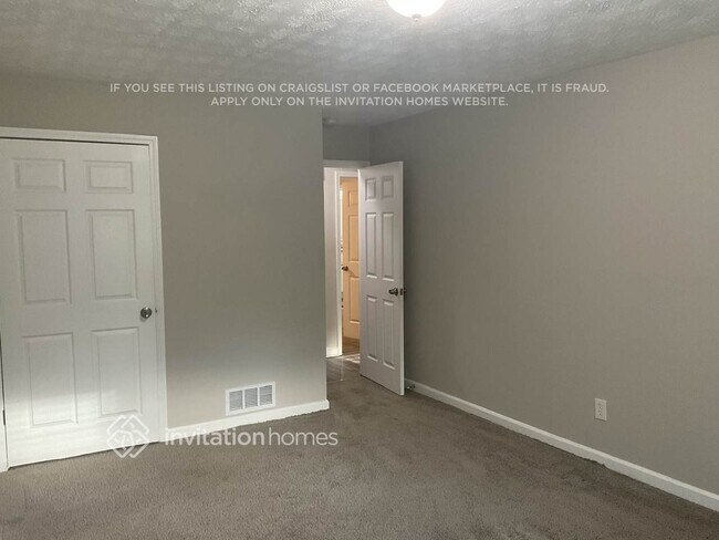 Building Photo - 3269 Robin Hood Ln