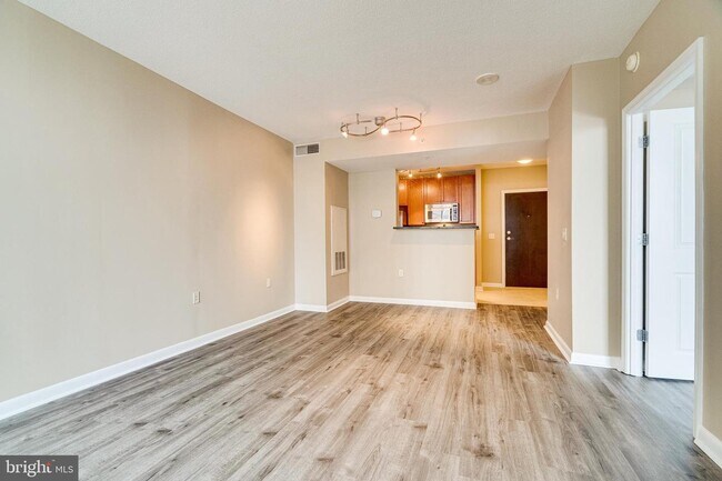 Building Photo - 851 N Glebe Rd