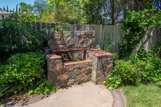 Building Photo - Spacious Custom Redding Home with Characte...
