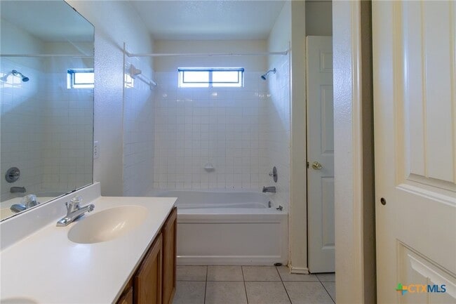 Building Photo - 1203 Fox Creek Dr