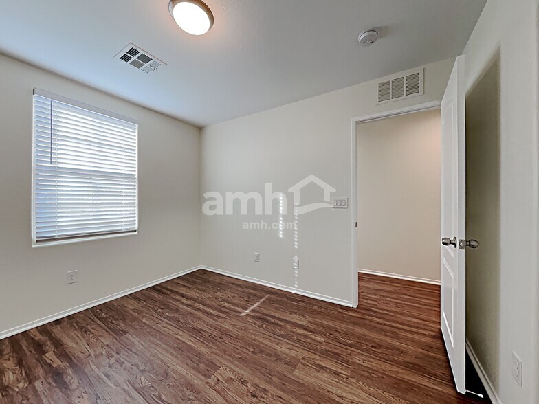 Building Photo - 7700 Flowering Quince Dr
