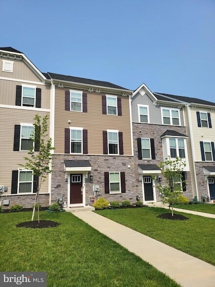 Building Photo - 430 Paperbark Sq