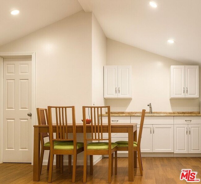 Building Photo - 5240 Buffalo Ave