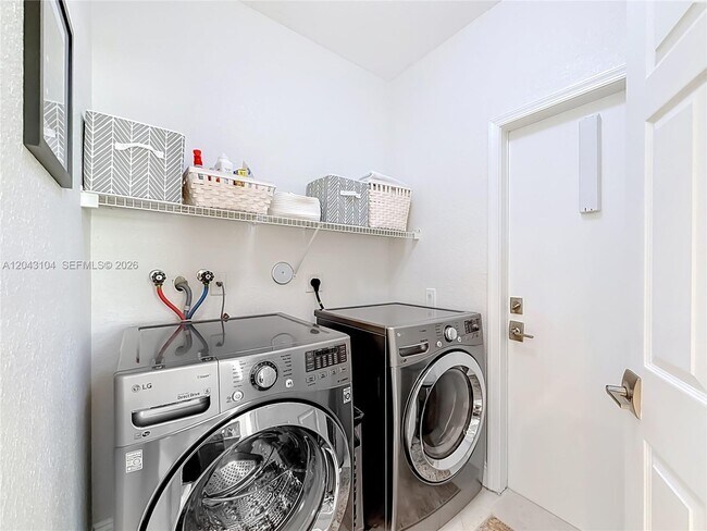 Building Photo - 1556 Winterberry Ln