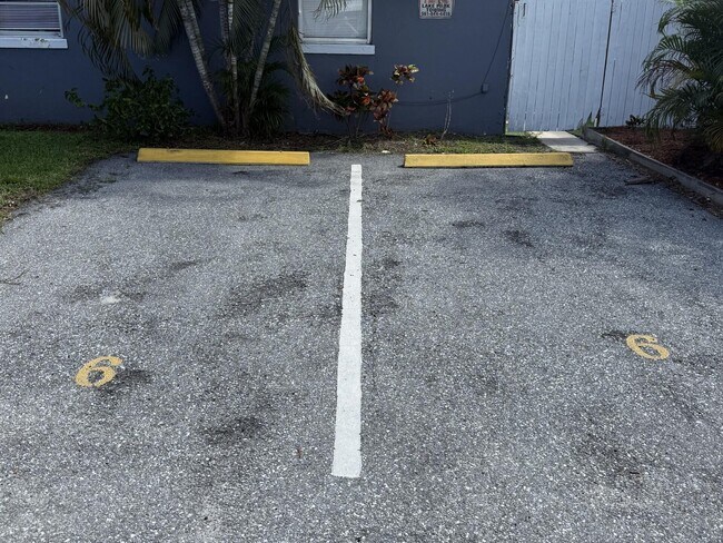 Building Photo - 131 E 27th St