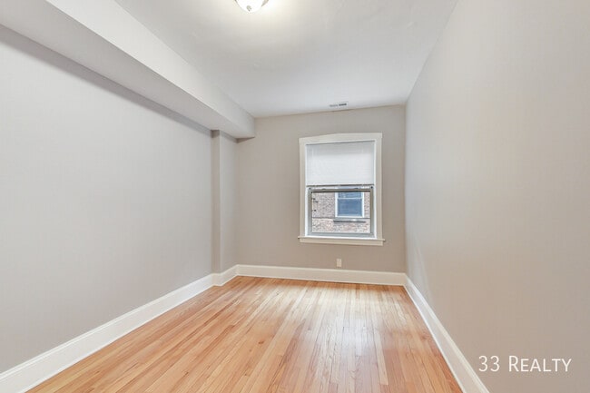 Building Photo - 936 Pleasant St