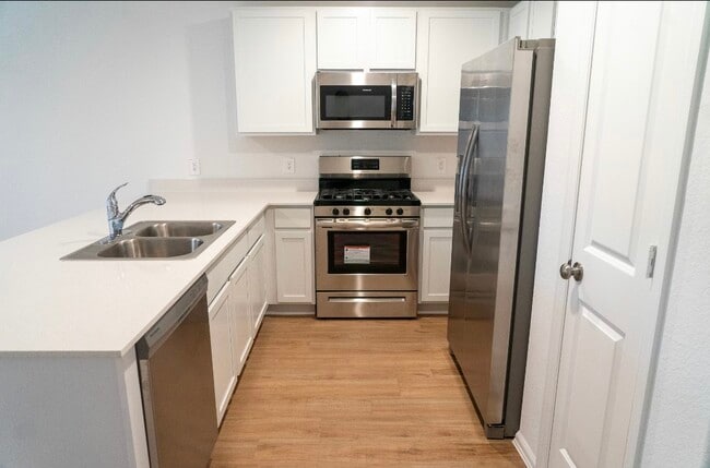 Building Photo - 2802 Via Augusta Dr