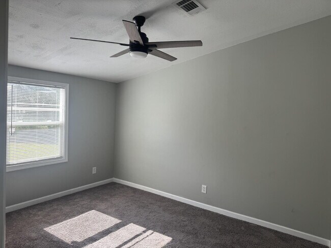 Building Photo - Discover peaceful country living