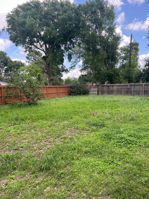 Building Photo - 8606 Carriage Creek Dr