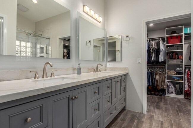 Building Photo - Custominzed home with lots of upgrades and...