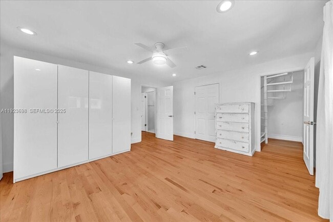 Building Photo - 348 Palm St