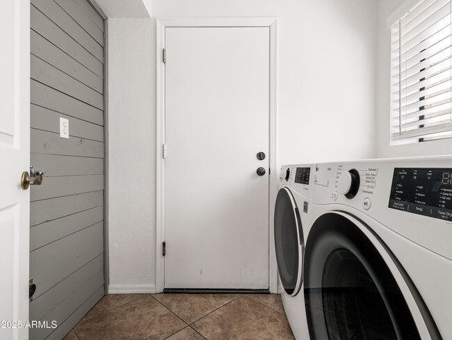Building Photo - 1110 N Gull Haven Ct