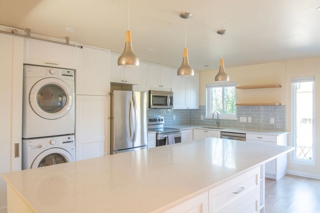 Building Photo - 326 Harvest Dr