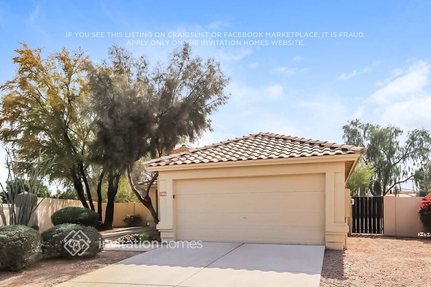 Building Photo - 7451 W Via Del Sol Dr