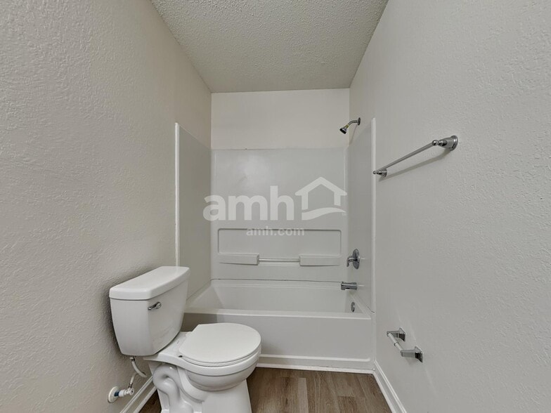 Building Photo - 506 Diamond Cut