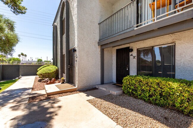 Building Photo - FURNISHED Scottsdale 2/bed/2bath Townhome ...