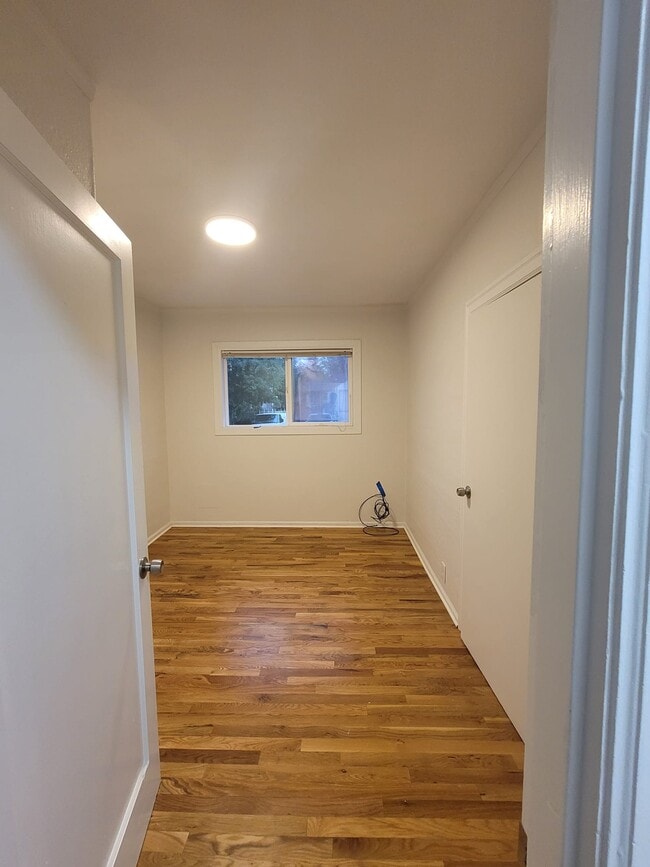 Building Photo - 6815 Lower Ridge Rd