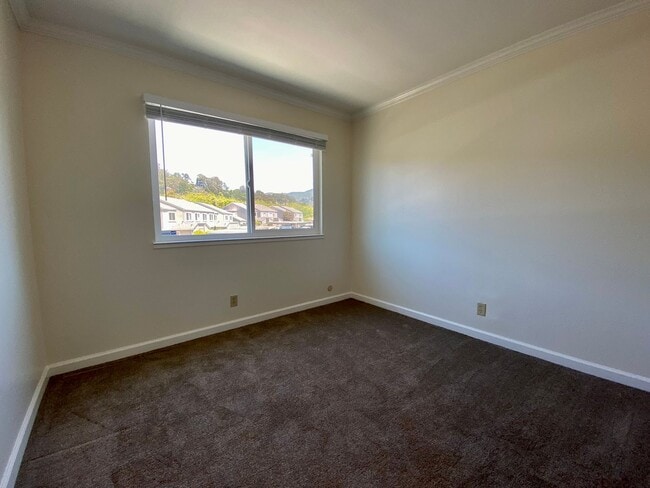 Building Photo - Newly Renovated Condo with NEW KITCHEN! - ...